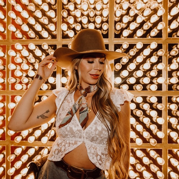Lace crop blouse - Picture 1 of 5